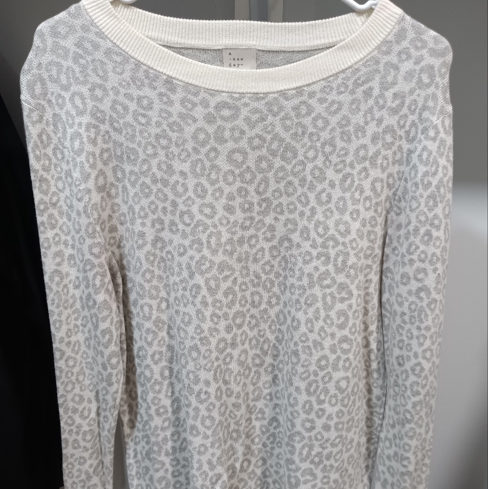 Woman's light weight sweater